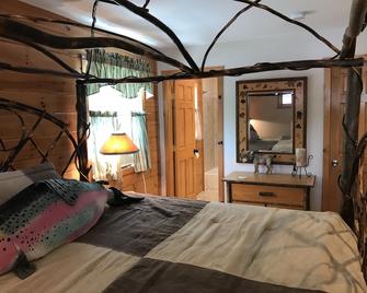 Moose Lodge Near Lake George - Ticonderoga - Bedroom