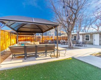 Rustic Studio walking distance to Downtown - Reno - Patio
