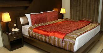 Bling International Hotel Multan - Multān - Bedroom