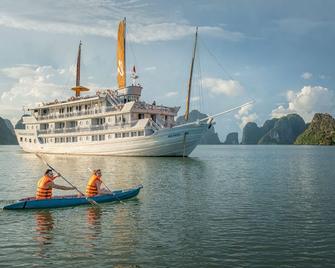 Paradise Luxury Sails Cruise - Ha Long - Edificio