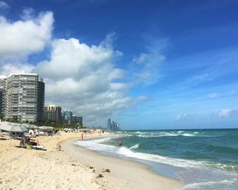 Chillin & Grillin House Only Steps From The Beach And Local Attractions - Surfside - Beach