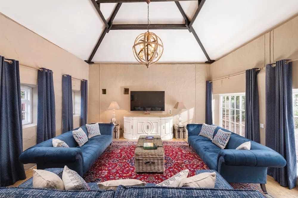 Historic rural Coach House with luxury accommodation - Bridgnorth - Living room