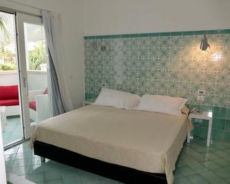 Ganimede Hotel - Sperlonga - Schlafzimmer