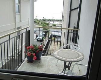 Sea View Apartment situated on the seafront near the village Salthill - Galway - Balcony