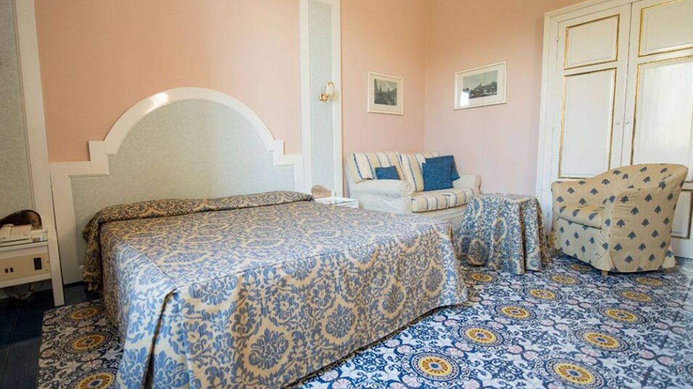 Villa Parisi Grand Hotel