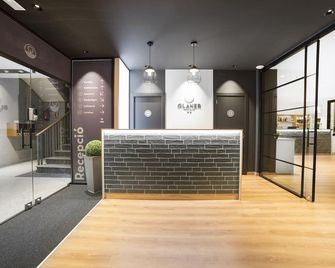 Glaner Hotel Cafe - אנדורה לה ולה - דלפק קבלה