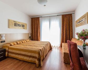 Hotel Olympus - Caorle - Bedroom