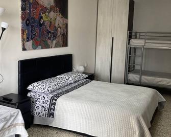Ottieri Apartment Napoli Room&Kitchen with Panoramic View - Неаполь - Спальня