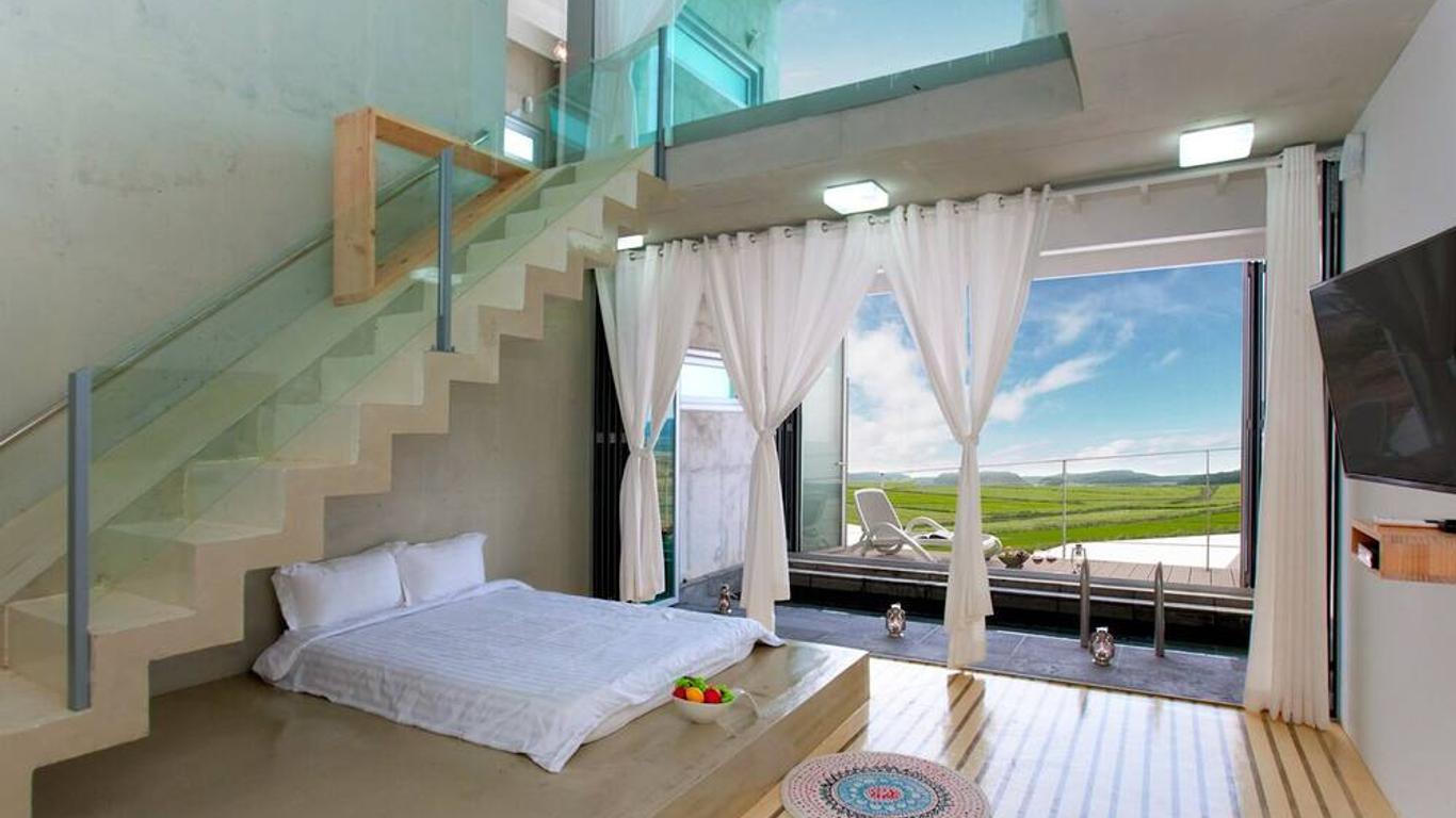 Moken Pool Villa