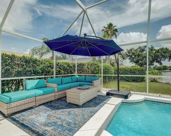 Turtle Bay Cottage! Cozy home with private pool! Water view! - Bradenton - Pool