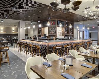 DoubleTree by Hilton Harrisonburg - הריסונברג - מסעדה