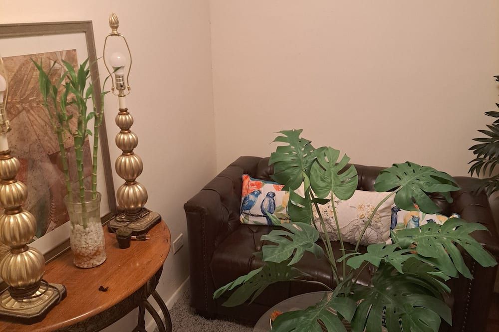 Apartment in the Heart of Woodside - كوينز - غرفة معيشة