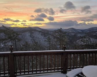 Highlands Hideaway Near White Sulphur Springs - White Sulphur Springs - Balcony