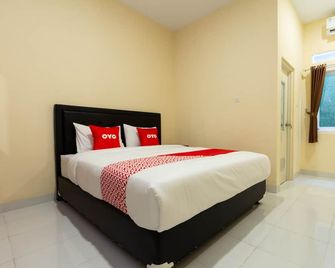 Super OYO 2008 Sellinas Family Residence Syariah - Yogyakarta - Schlafzimmer