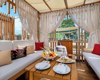 Trendy Verbena Beach - Side