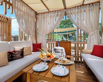 Trendy Verbena Beach - Side