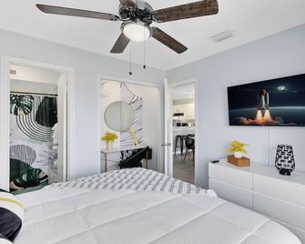 Oasis 317 - Space to Unwind - Titusville - Bedroom
