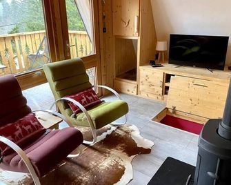 Chalet Insolite, Cocooning, Poêle à Bois et ski - Prémanon - Salon