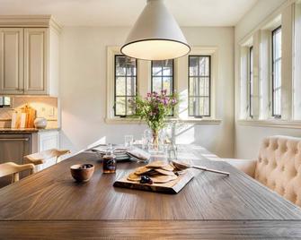 Cortland by Avantstay Charming Heritage Estate w/ Private Lake & Pool - Saugerties - Їдальня