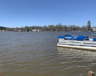 Lake front house with private boat dock and breathtaking view of the lake - Lexington - Strand