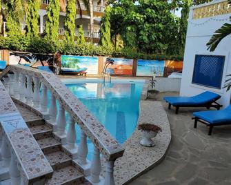 Beautiful and Charming 3-Bed room Villa in Diani - Diani Beach - Pool