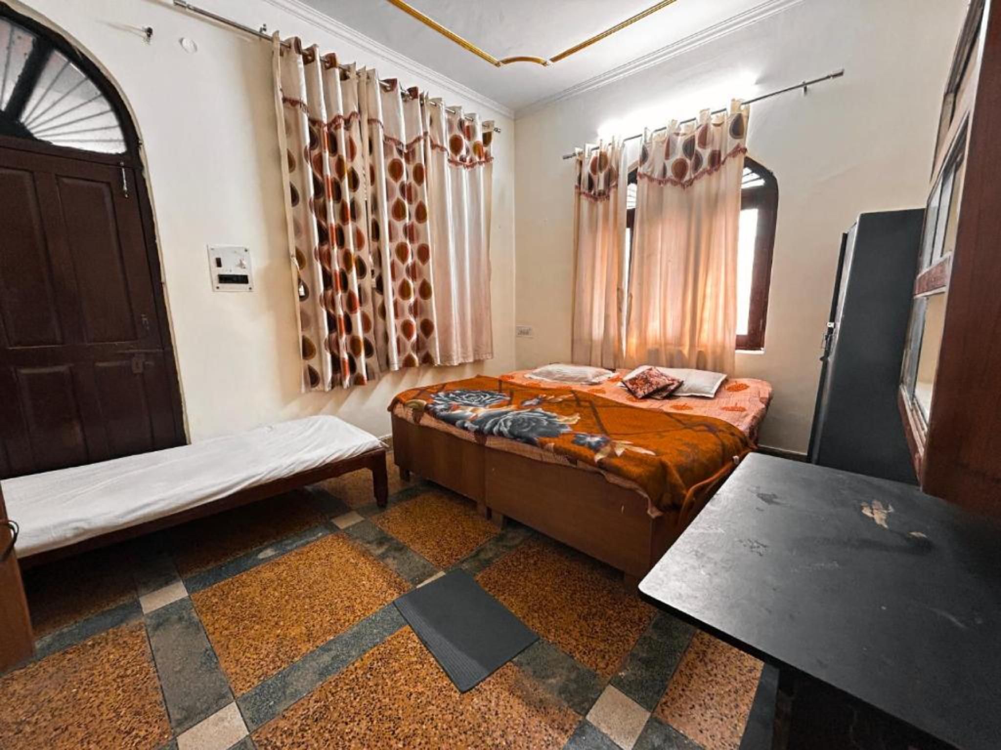 Goroomgo Homestay Haldwani - Haldwani - Bedroom