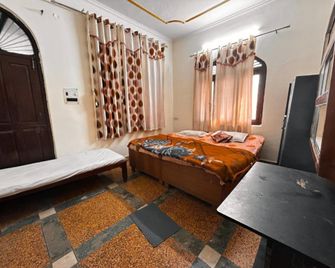 Goroomgo Homestay Haldwani - Haldwani - Bedroom