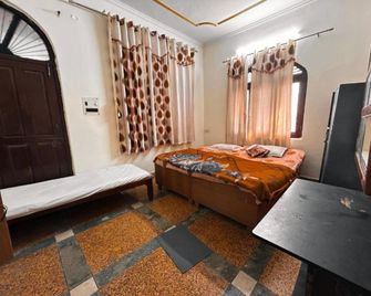 Goroomgo Homestay Haldwani - Haldwani - Bedroom