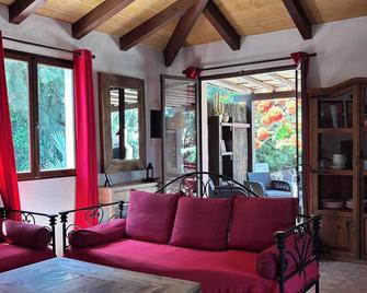Cozy Villa in Lajares with private jacuzzi and garden, offers in September. - Lajares - Sala de estar