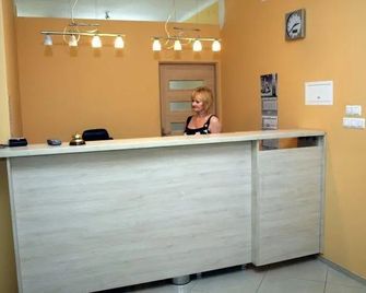 Lesna Polana - Raszyn - Front desk