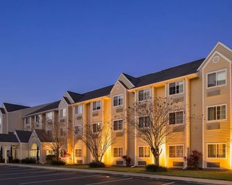 Microtel Inn & Suites by Wyndham Leesburg/Mt Dora - Leesburg - Budova