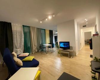Green apartments 109-7 with roof top view - Bucarest - Sala de estar