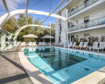Hotel Boemia - Riccione - Bể bơi