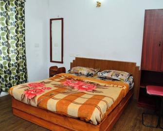 Hill Heaven Home Stay - Kodaikanal - Bedroom