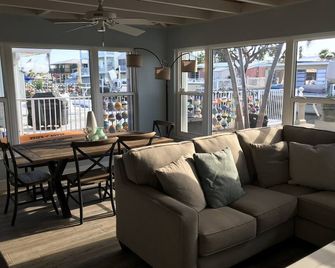 Private Waterfront Single Family Home,heated Pool,dock,ocean Views,kayaks, Wow - Marathon - Lounge