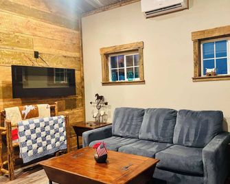 Adventure Cabin within the Heart of Arizona! - Payson - Soggiorno