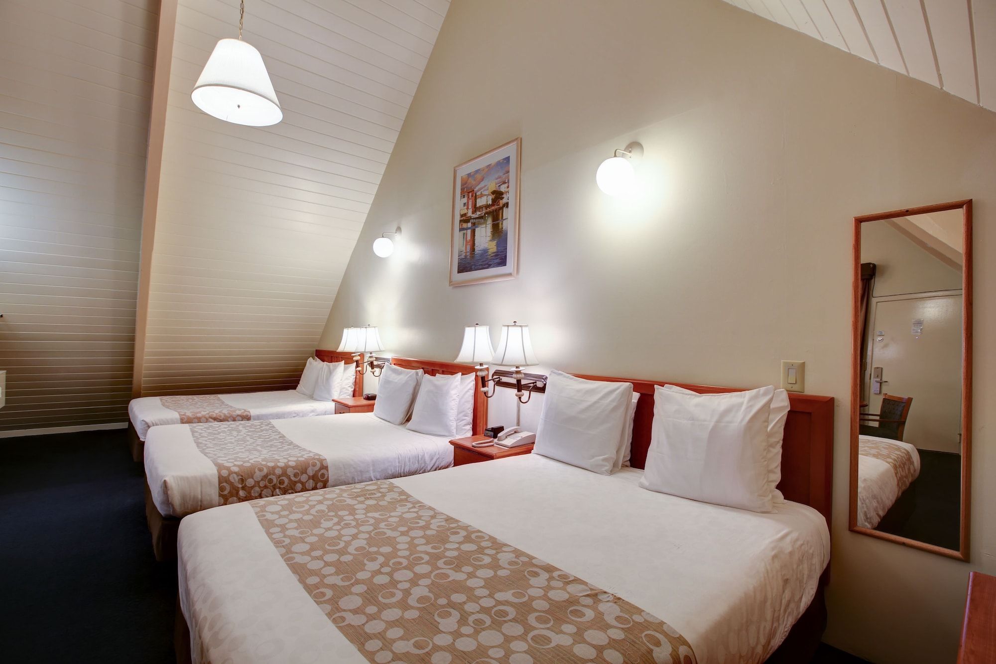 Newport Channel Inn - Newport Beach - Schlafzimmer