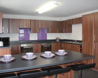 Comfortable Ensuite Rooms, Plymouth - Plymouth - Kitchen