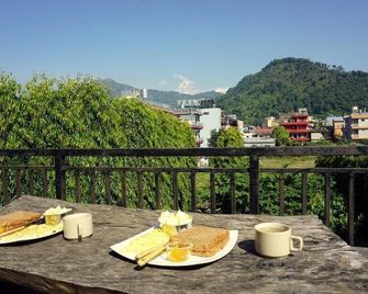 Hotel The Cherry Garden - Pokhara - Balkong
