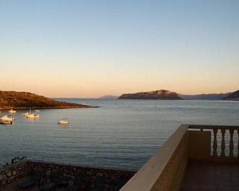 Annema Hotel and Restaurant - Monemvasia - Edificio