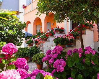 Amadei Hotel Blumen - Pesaro - Vista esterna
