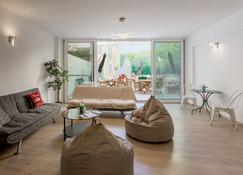 Supreme Comfort Apartments by Athens Stay - Atenas - Servicio de la propiedad