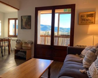 Vistas Únicas a los Pirineos, para 7-8 personas!! Tensi Home Llivia - Llivia - Salon