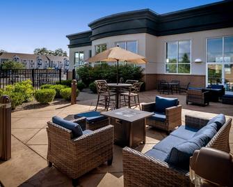 Holiday Inn Hotel & Suites Beckley - Beckley - Patio