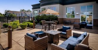 Holiday Inn Hotel & Suites Beckley - Beckley - Veranda