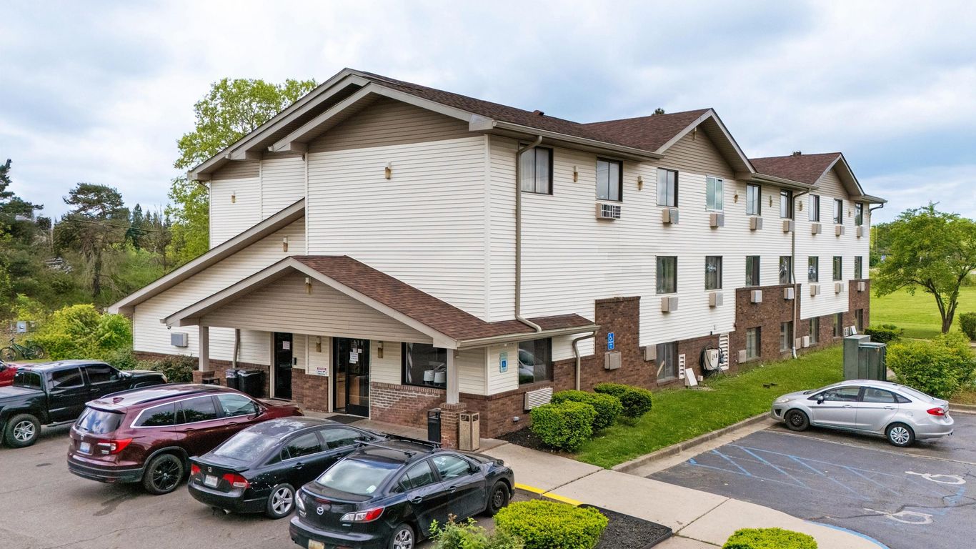 Super Inn By OYO Lansing MI