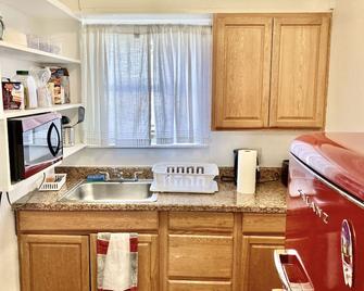 Unt- Cozy Apt Near Downtown - Denton - Cocina
