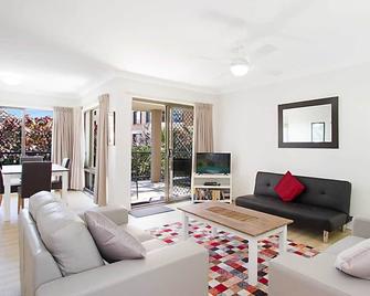 Bilinga Gardens 3 - Bilinga/ North Kirra Beachfront - Min. 3 Night Stays! - Bilinga - Living room