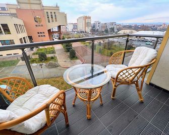 Red Hotel Riviera Suite&Lake - קלוז'-נאפוקה - מרפסת