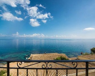El Greco Hotel - Benitses - Balkong